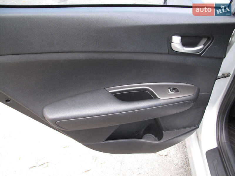 Седан Kia K5 2017 в Киеве фото 22 Седан Kia K5 2017 в Киеве