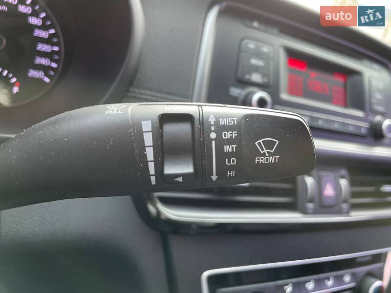 Седан Kia K5 2016 в Киеве