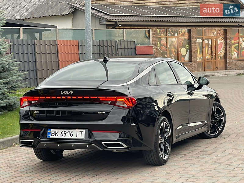 Седан Kia K5 2023 в Сарнах