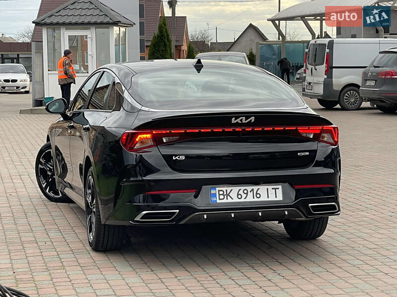 Седан Kia K5 2023 в Сарнах