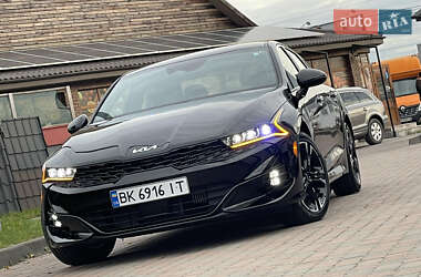 Седан Kia K5 2023 в Сарнах