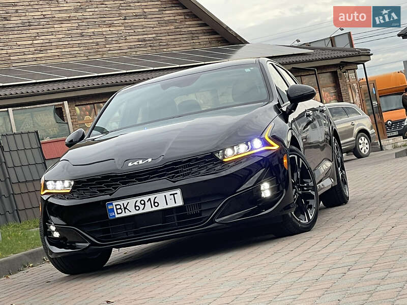 Седан Kia K5 2023 в Сарнах