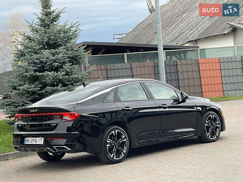 Седан Kia K5 2023 в Сарнах
