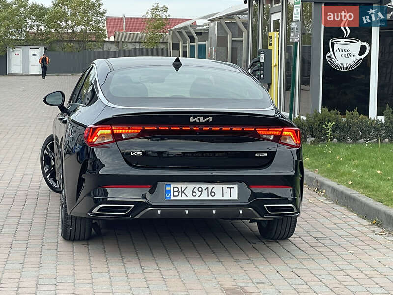 Седан Kia K5 2023 в Сарнах