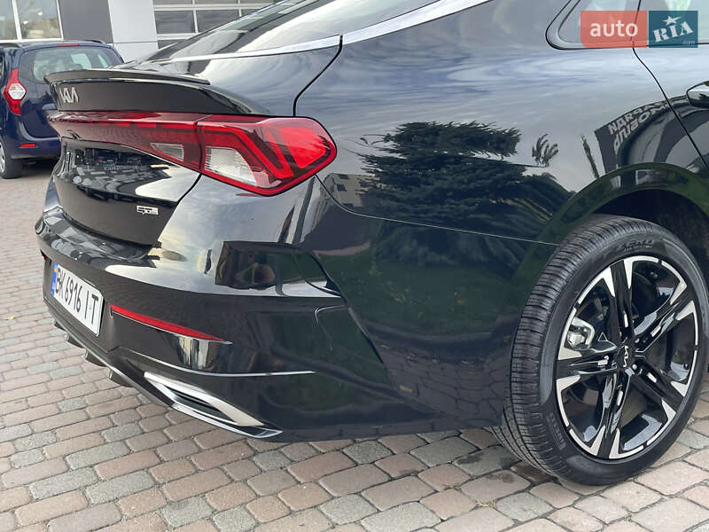 Седан Kia K5 2023 в Сарнах