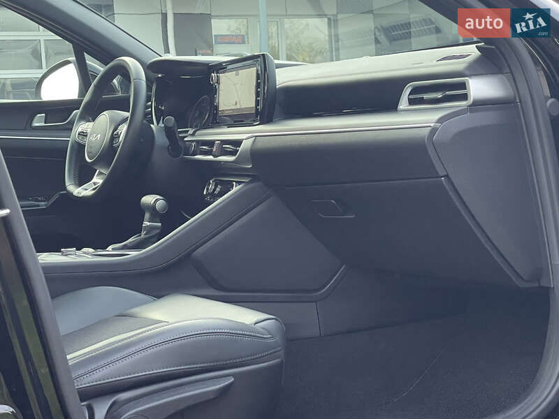 Седан Kia K5 2023 в Сарнах