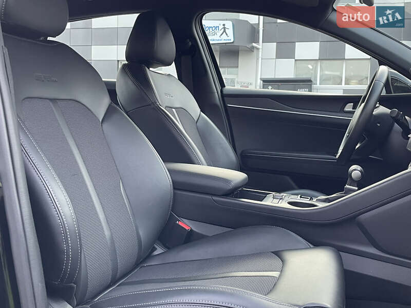 Седан Kia K5 2023 в Сарнах