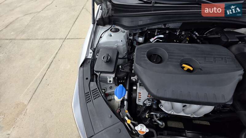 Седан Kia K5 2017 в Киеве