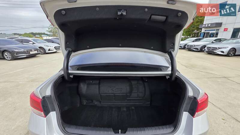 Седан Kia K5 2017 в Киеве