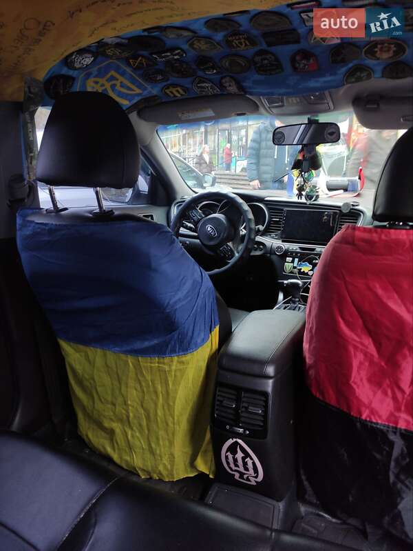 Седан Kia K5 2015 в Бучі