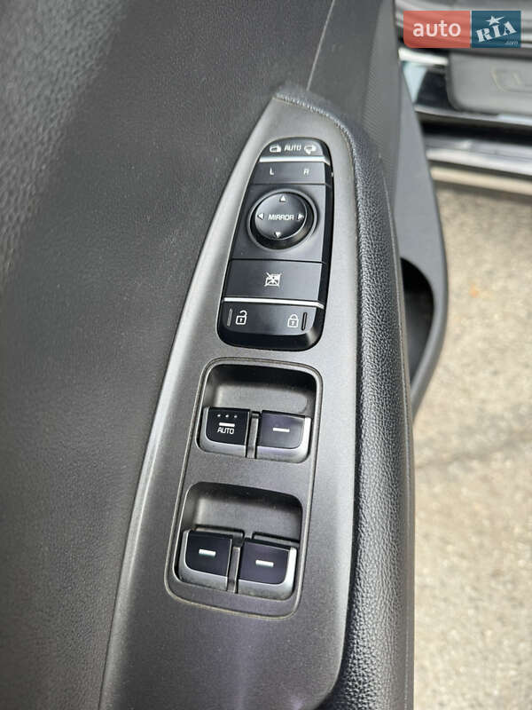 Седан Kia K5 2016 в Харькове