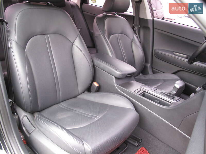 Седан Kia K5 2017 в Києві фото 56 Седан Kia K5 2017 в Києві