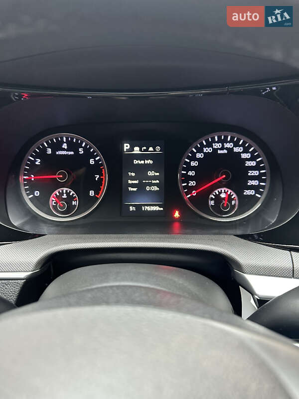 Седан Kia K5 2020 в Одесі