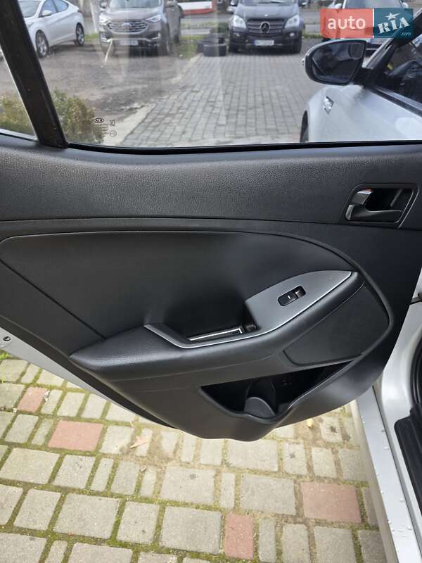 Седан Kia K5 2015 в Одесі фото 17 Седан Kia K5 2015 в Одесі