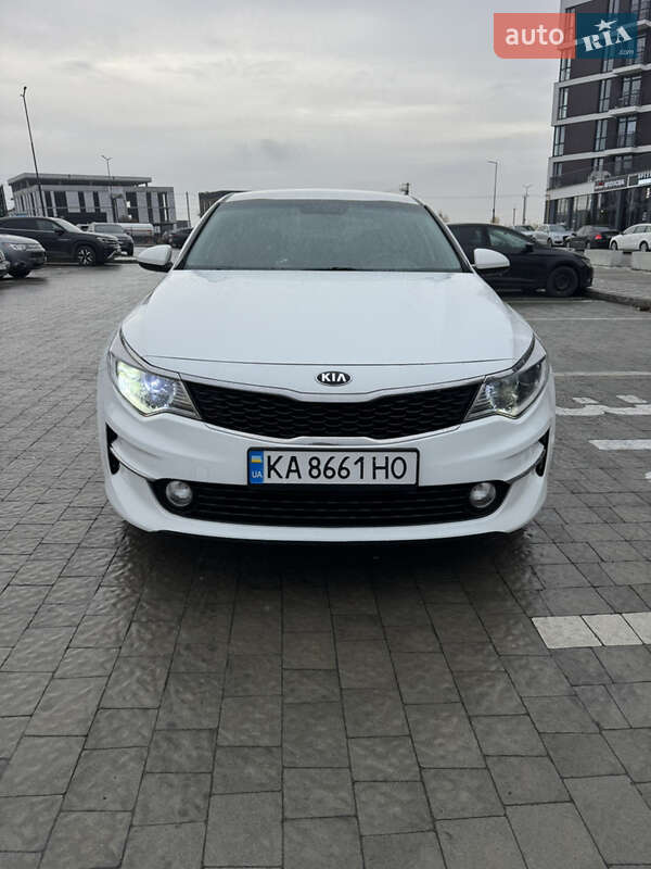 Седан Kia K5 2017 в Львові