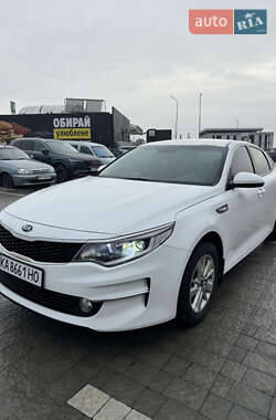 Седан Kia K5 2017 в Львове