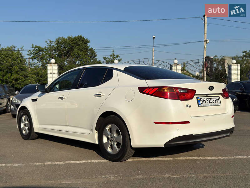 Седан Kia K5 2014 в Ізмаїлі