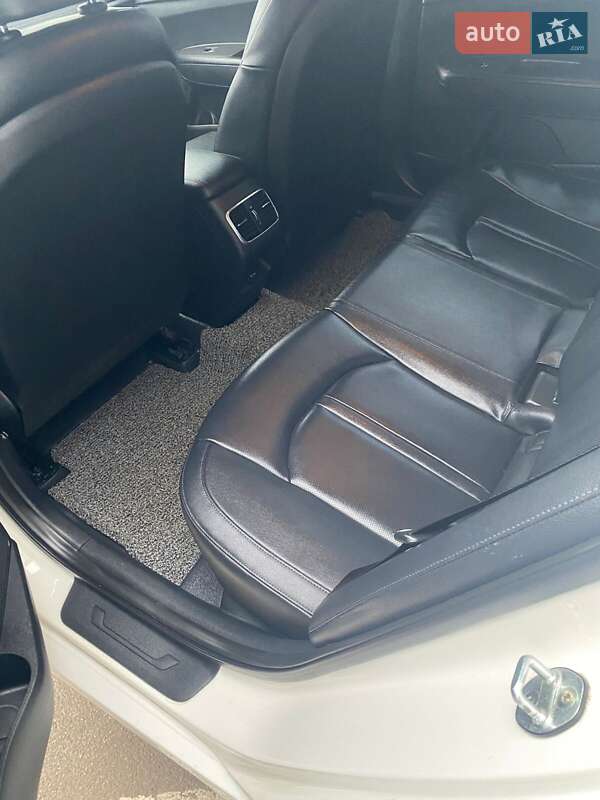 Седан Kia K5 2018 в Киеве