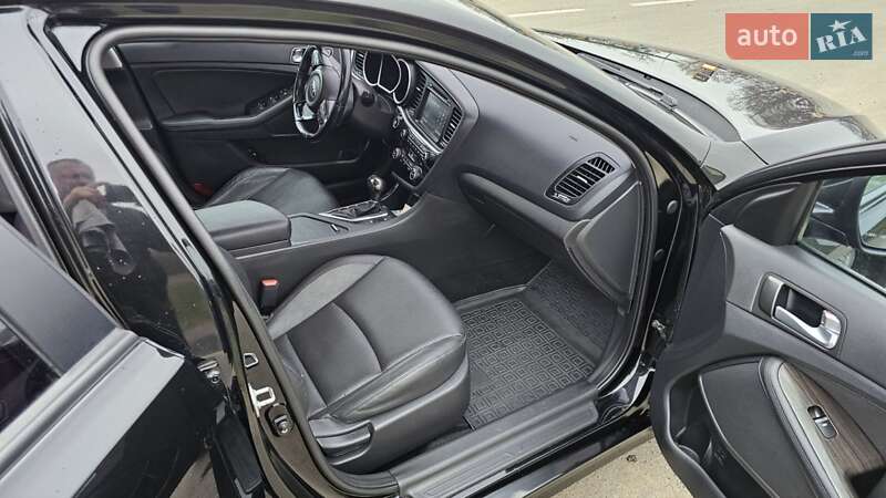 Седан Kia K5 2015 в Черновцах