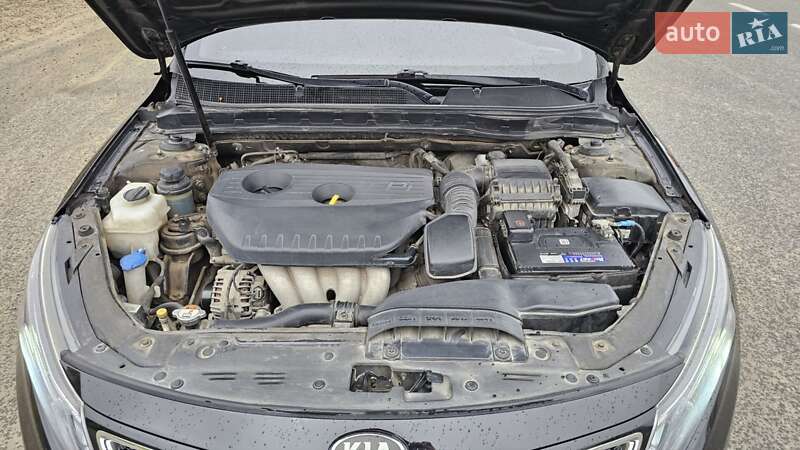 Седан Kia K5 2015 в Черновцах