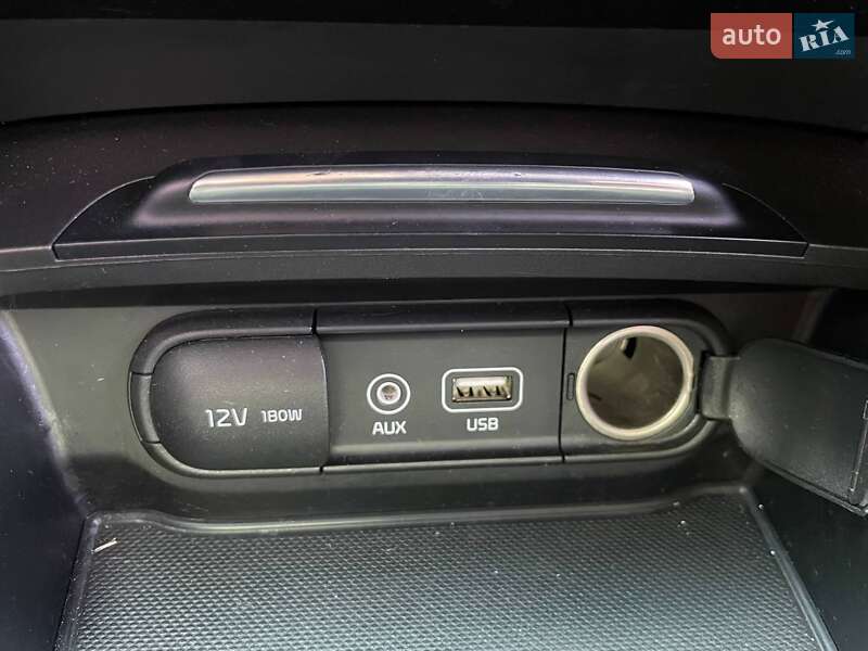 Седан Kia K5 2016 в Киеве