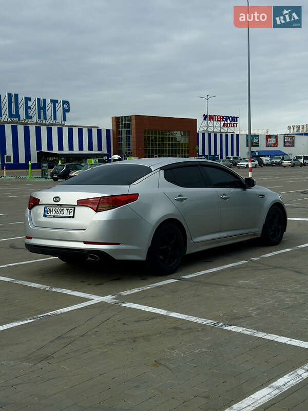 Седан Kia K5 2012 в Одесі