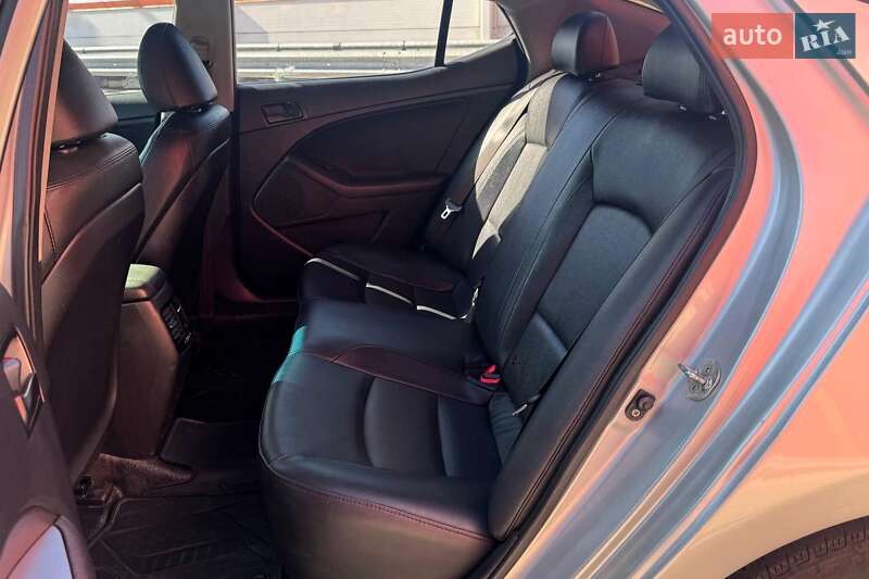 Седан Kia K5 2014 в Киеве