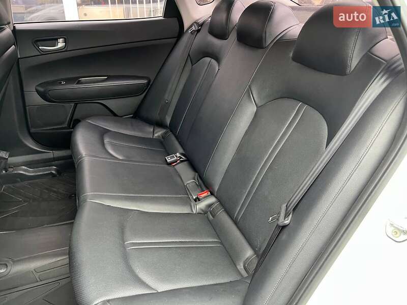 Седан Kia K5 2015 в Харкові