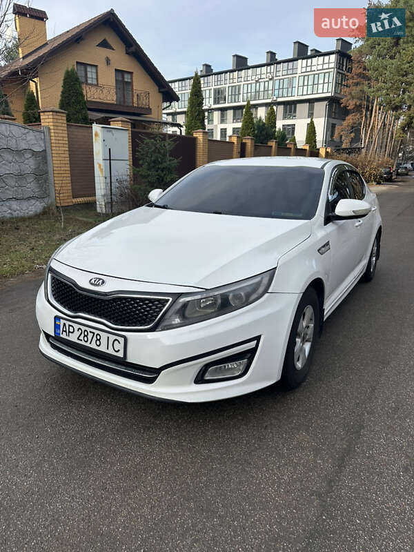 Седан Kia K5 2014 в Києві