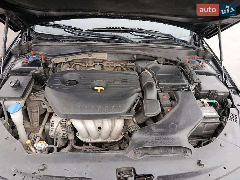 Седан Kia K5 2016 в Умані