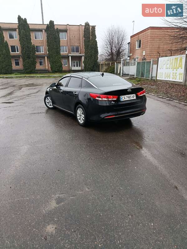 Седан Kia K5 2016 в Умані