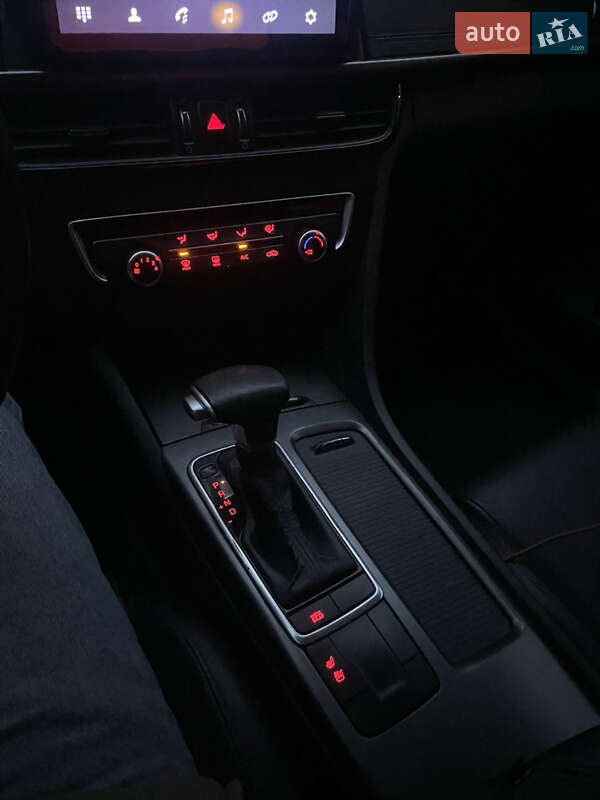 Седан Kia K5 2016 в Харькове