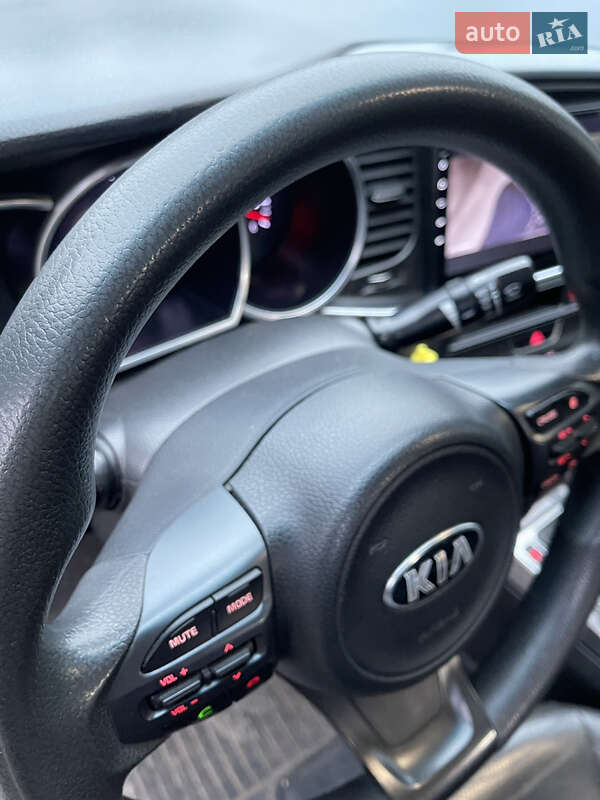 Седан Kia K5 2013 в Киеве