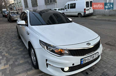 Седан Kia K5 2015 в Одессе