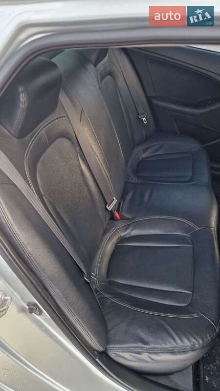 Седан Kia K5 2013 в Запоріжжі