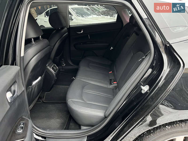 Седан Kia K5 2018 в Киеве