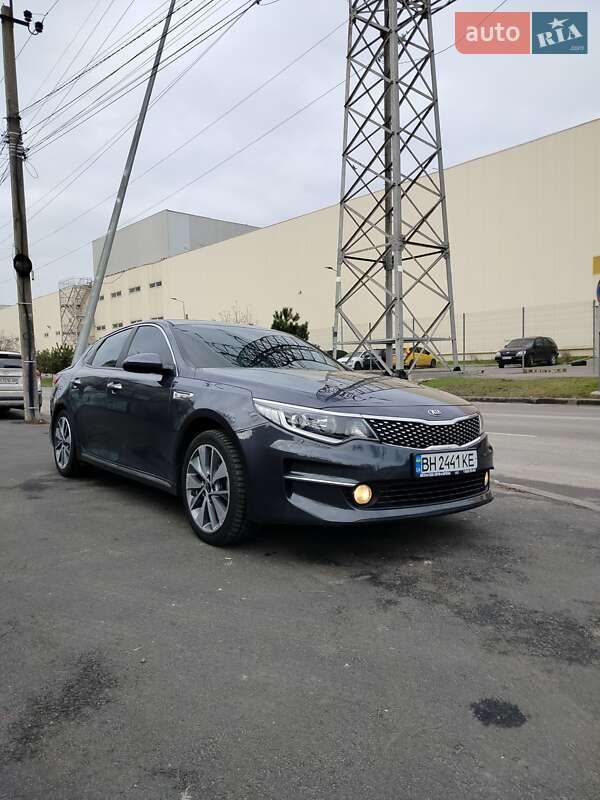 Седан Kia K5 2015 в Одессе