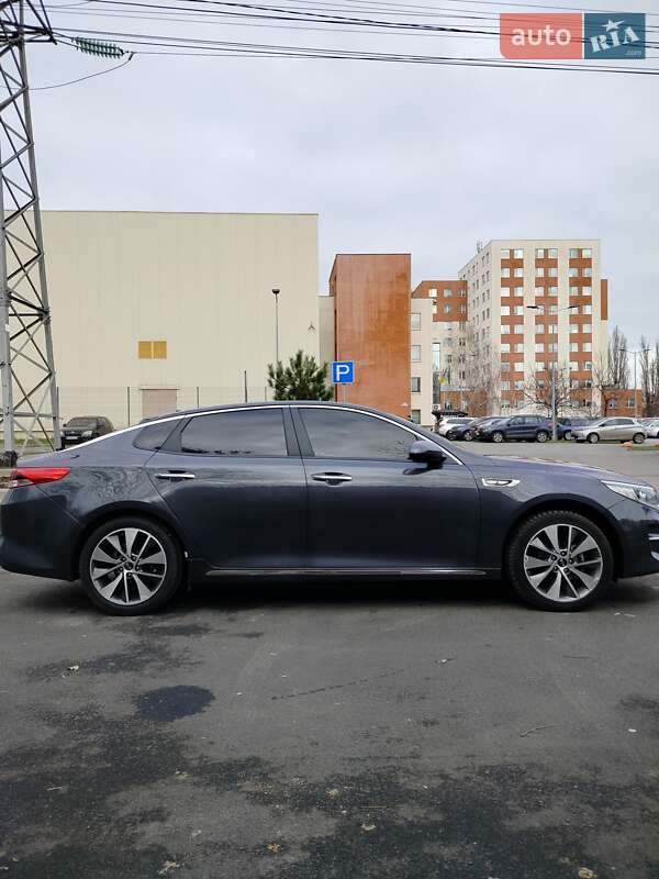 Седан Kia K5 2015 в Одессе
