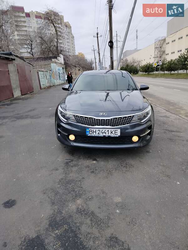 Седан Kia K5 2015 в Одессе