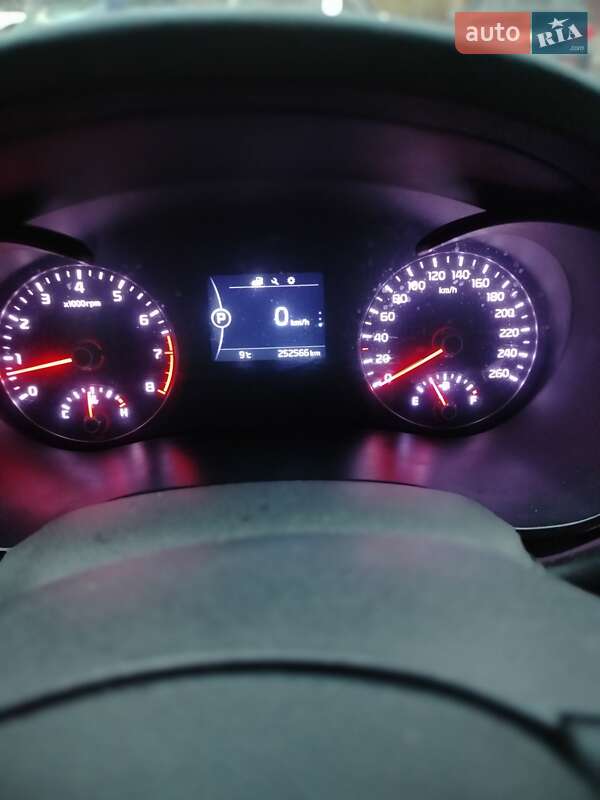 Седан Kia K5 2015 в Одессе