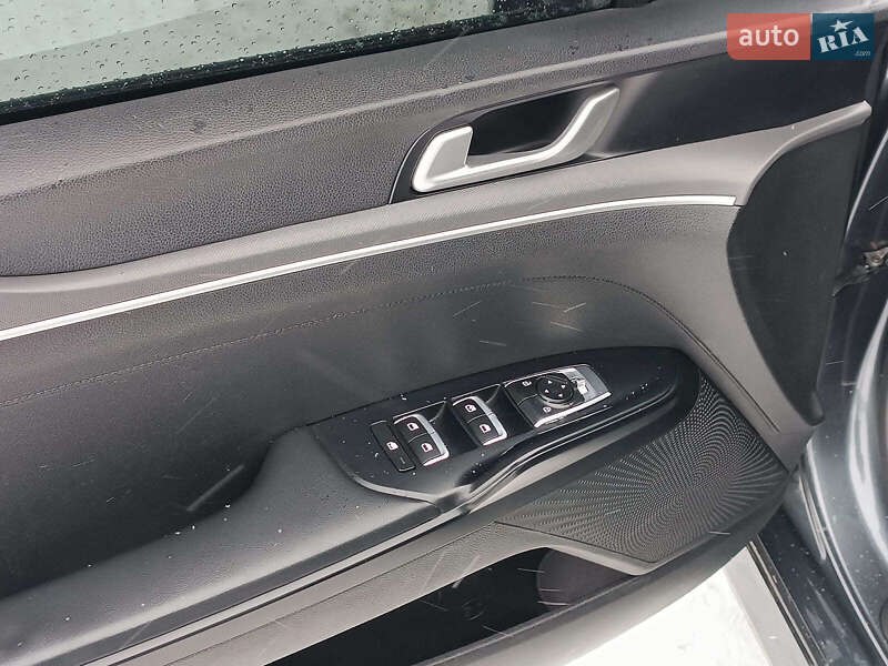 Седан Kia K5 2020 в Львове