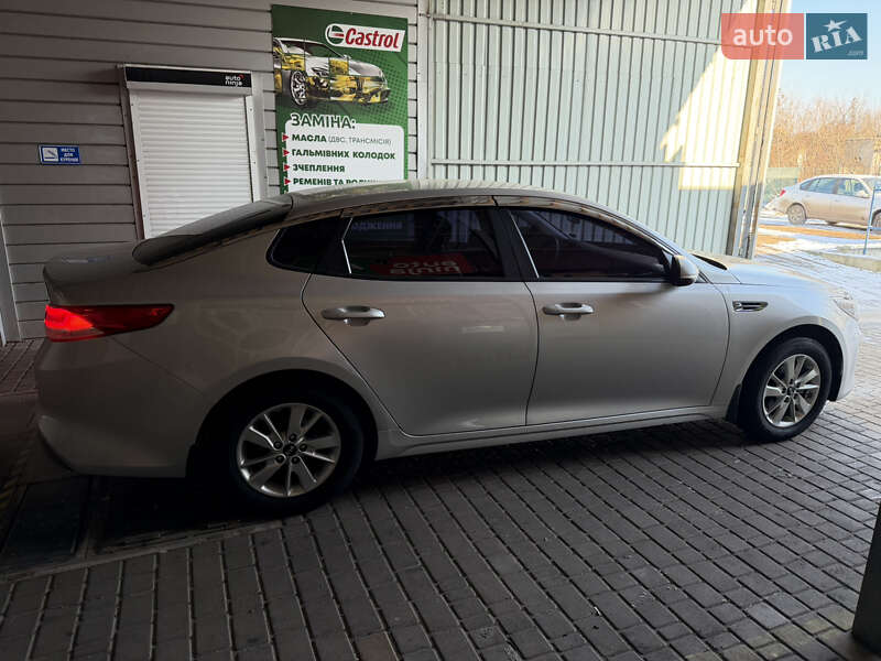 Седан Kia K5 2016 в Одессе