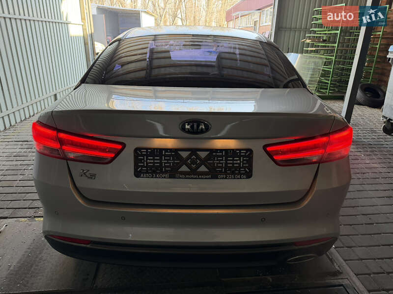 Седан Kia K5 2016 в Одессе