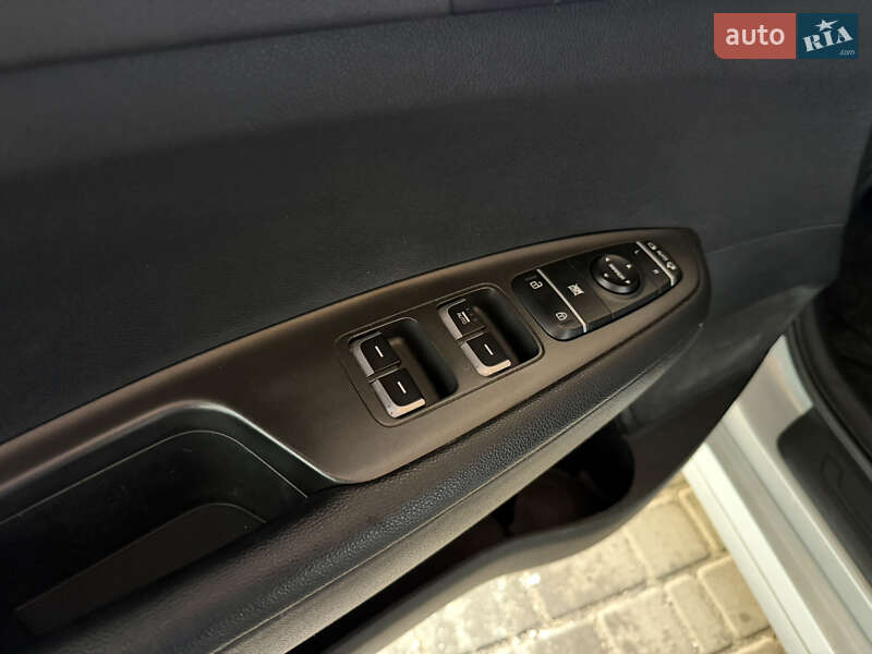 Седан Kia K5 2016 в Одессе