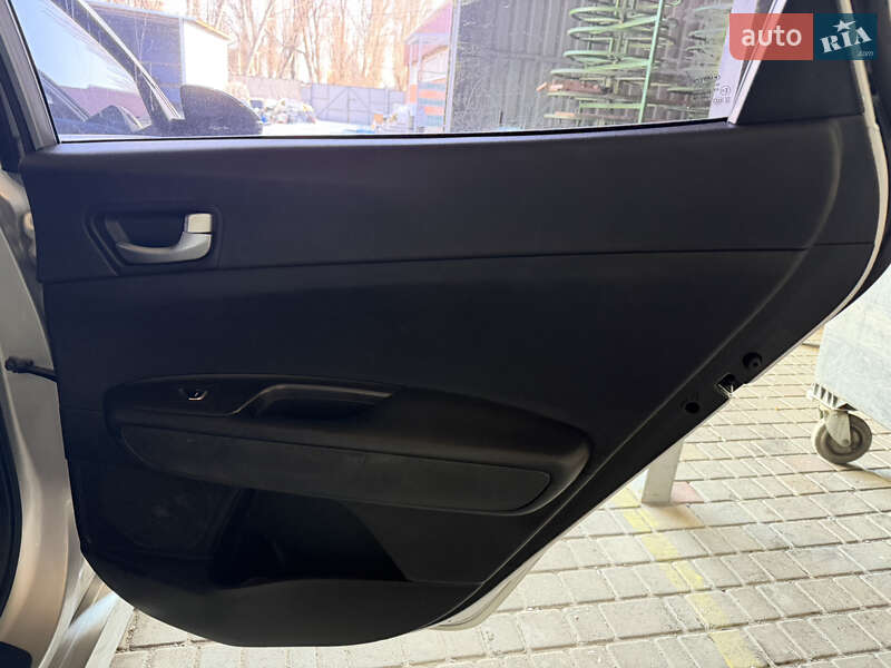 Седан Kia K5 2016 в Одессе