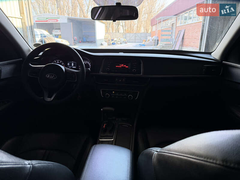 Седан Kia K5 2016 в Одессе