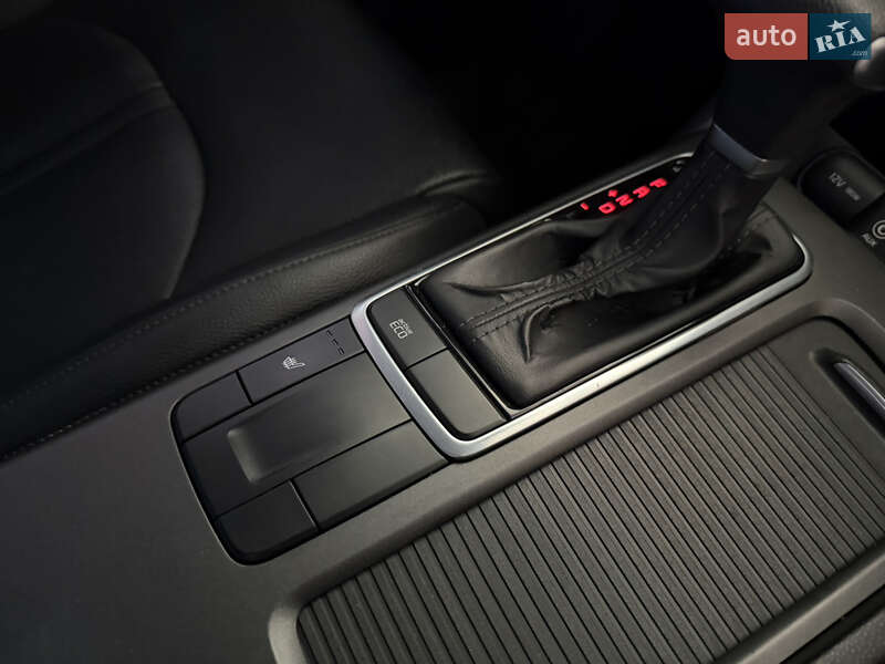 Седан Kia K5 2016 в Одессе