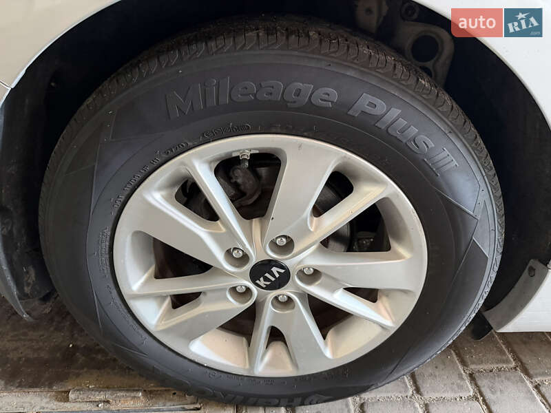 Седан Kia K5 2016 в Одессе