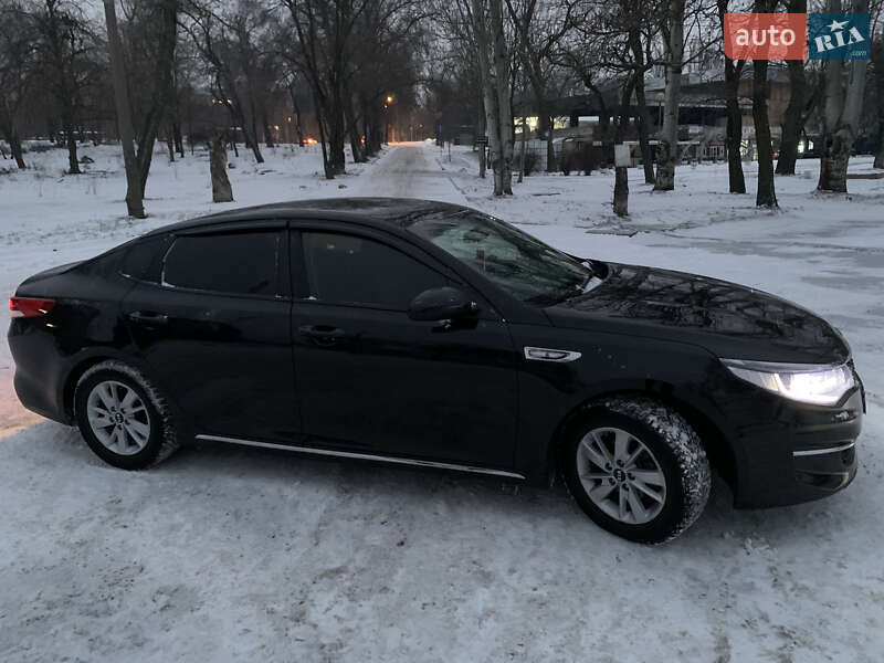 Седан Kia K5 2015 в Запоріжжі