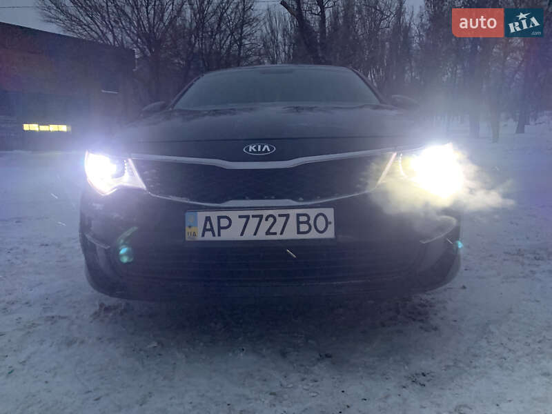 Седан Kia K5 2015 в Запоріжжі